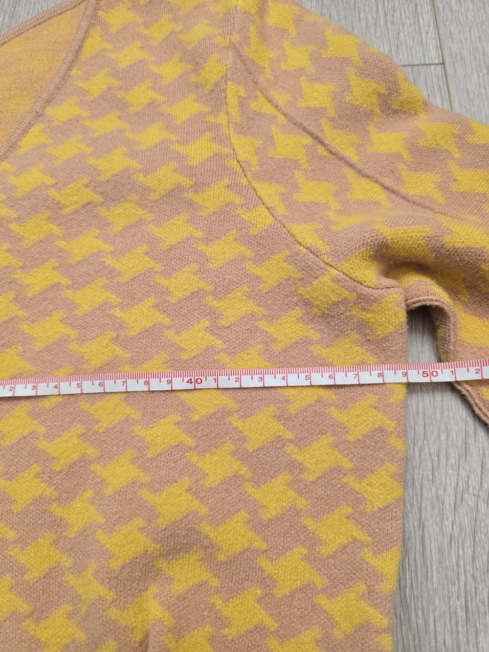 MAEVE By Anthropologie Cream and Yellow Houndstooth V-Neck Sweater Size M Y2K - Picture 6 of 9